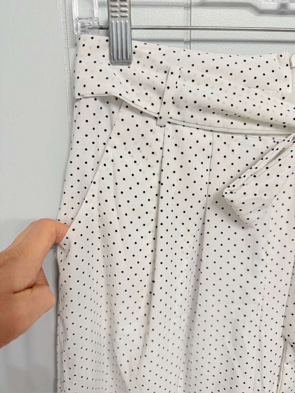 #5) Gianni Bini White Wide Leg Capri with Black Polka Dots and Waist Tie - Picture 4 of 8